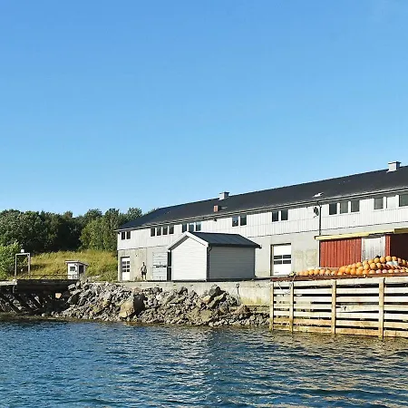 12 Person In * Oksvoll