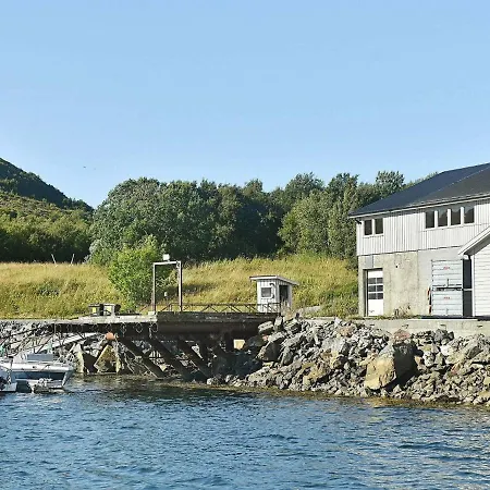 12 Person In Oksvoll